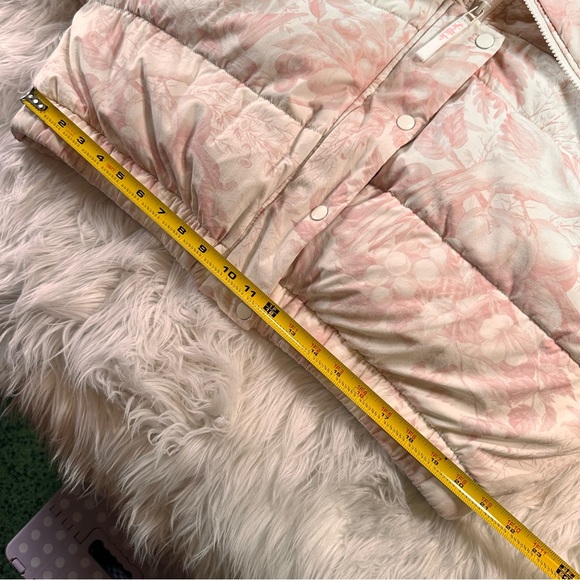 Selkie • Marshmallow Printed Cropped Puffer Coat with Ribbon Sleeves - Picture 13 of 16